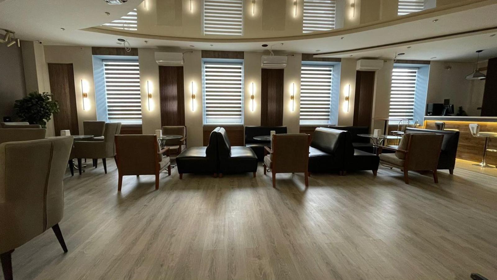 Tengri Hotel Atyrau Bagian luar foto