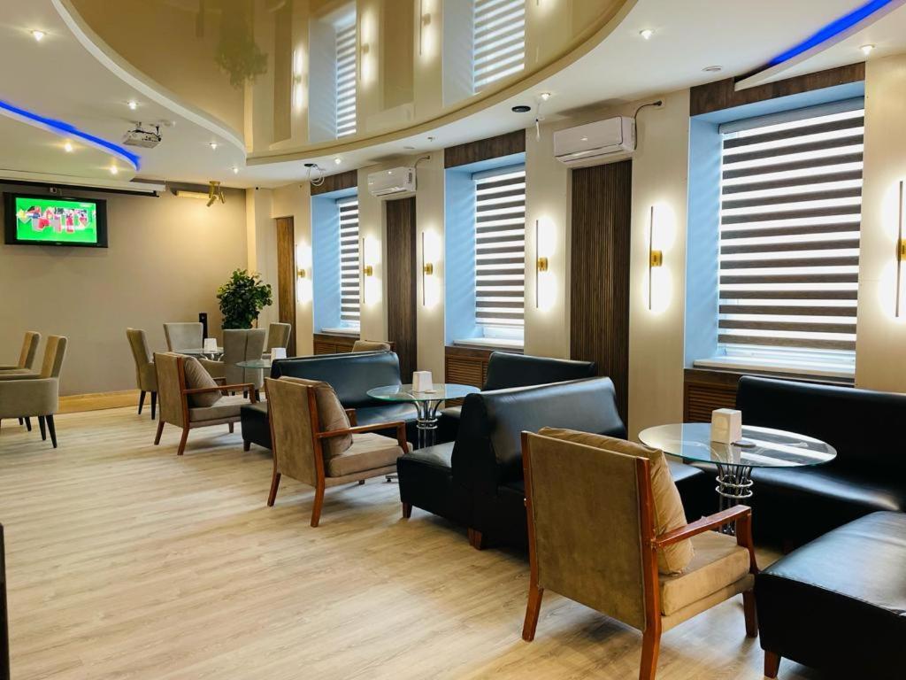 Tengri Hotel Atyrau Bagian luar foto