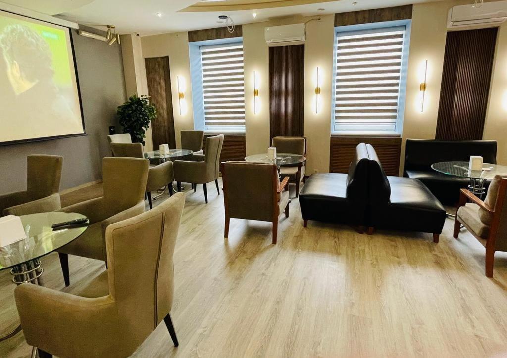 Tengri Hotel Atyrau Bagian luar foto