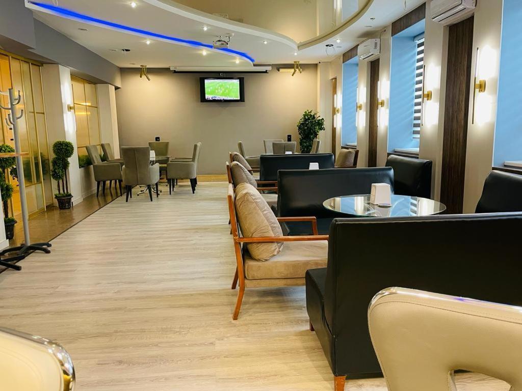 Tengri Hotel Atyrau Bagian luar foto