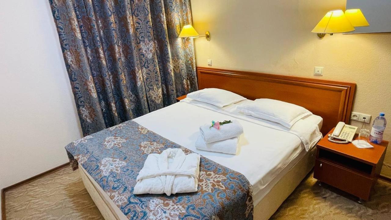 Tengri Hotel Atyrau Bagian luar foto