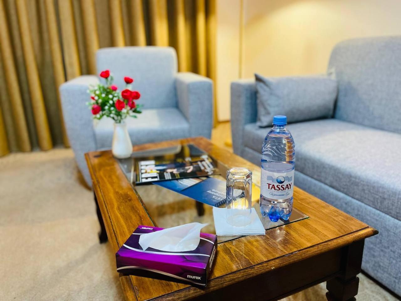 Tengri Hotel Atyrau Bagian luar foto