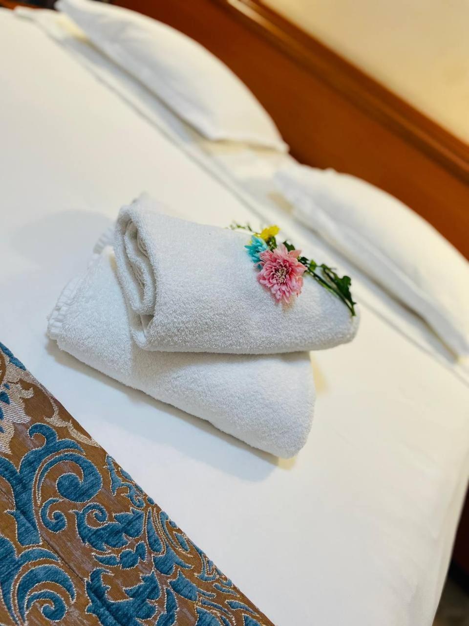 Tengri Hotel Atyrau Bagian luar foto
