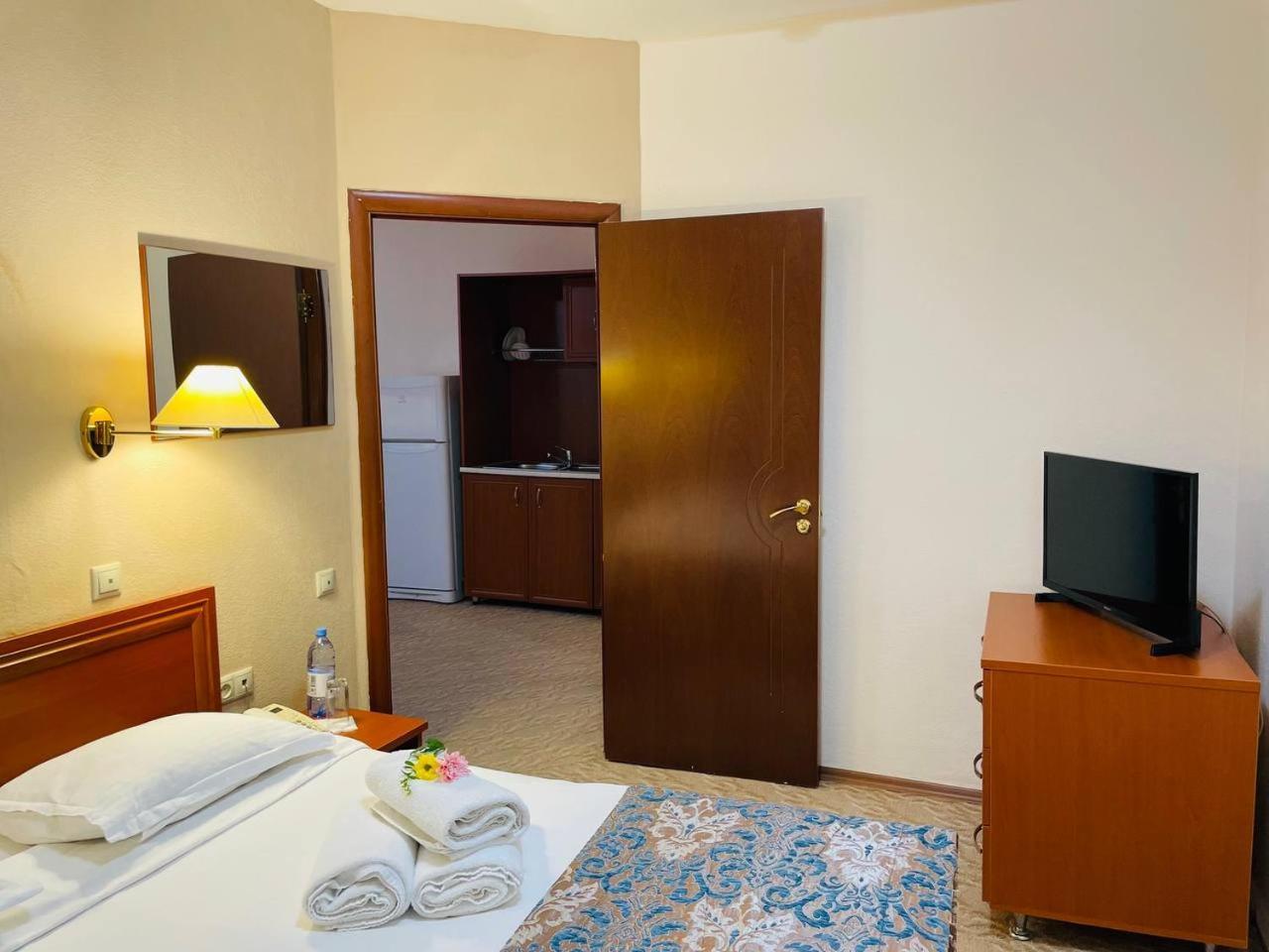 Tengri Hotel Atyrau Bagian luar foto