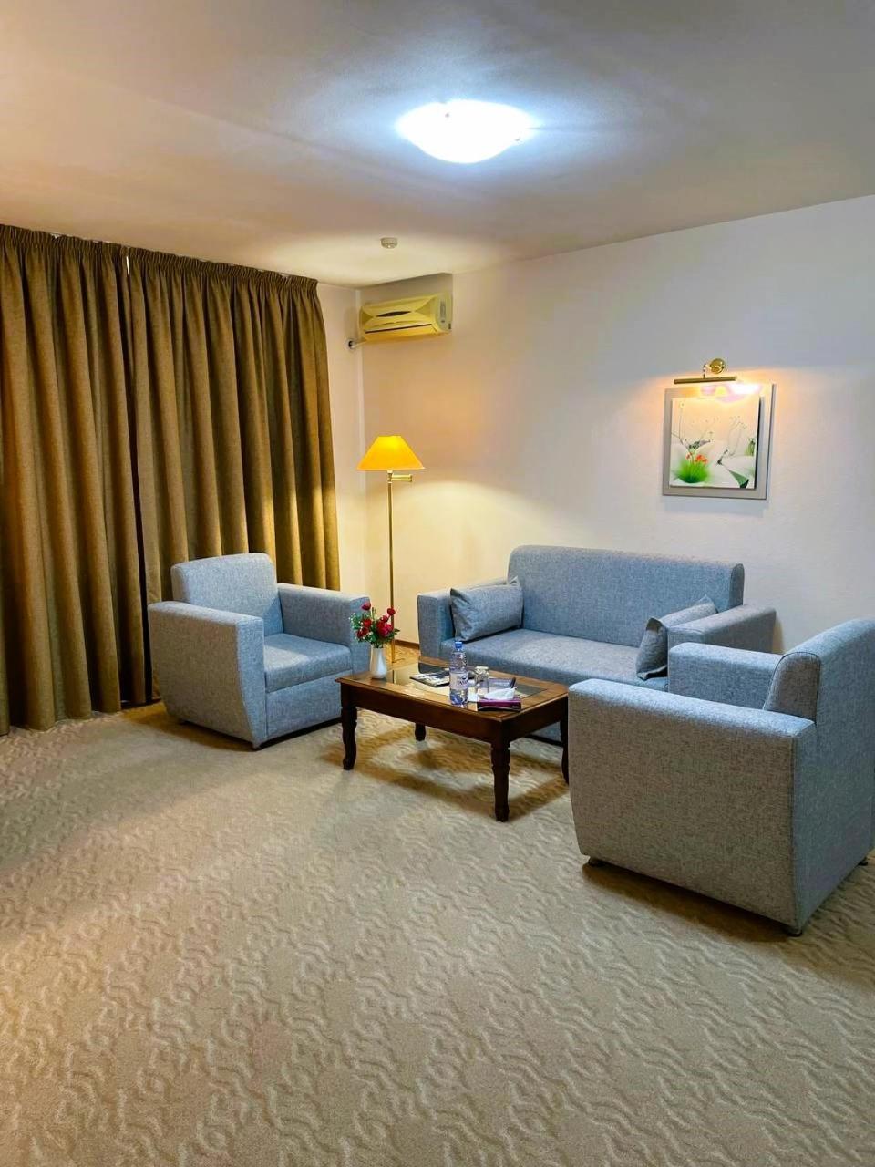 Tengri Hotel Atyrau Bagian luar foto