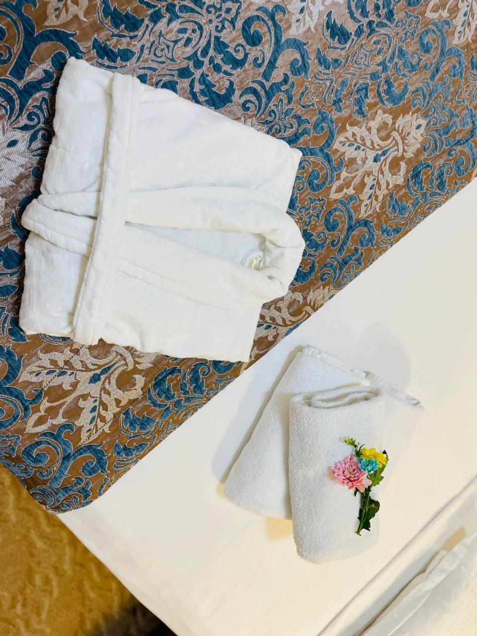 Tengri Hotel Atyrau Bagian luar foto