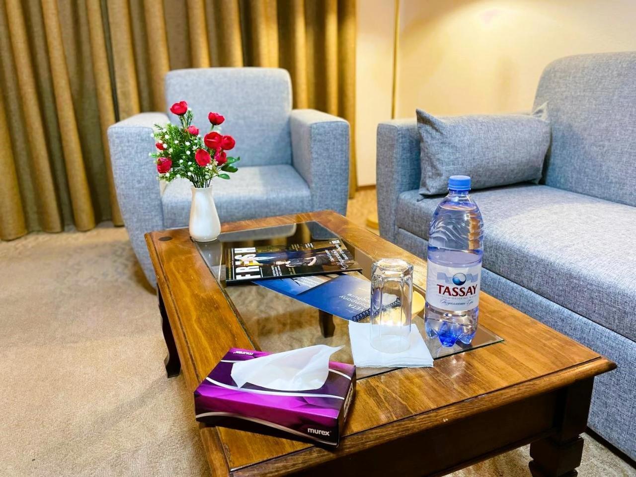 Tengri Hotel Atyrau Bagian luar foto