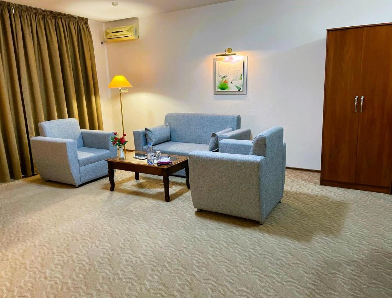 Tengri Hotel Atyrau Bagian luar foto