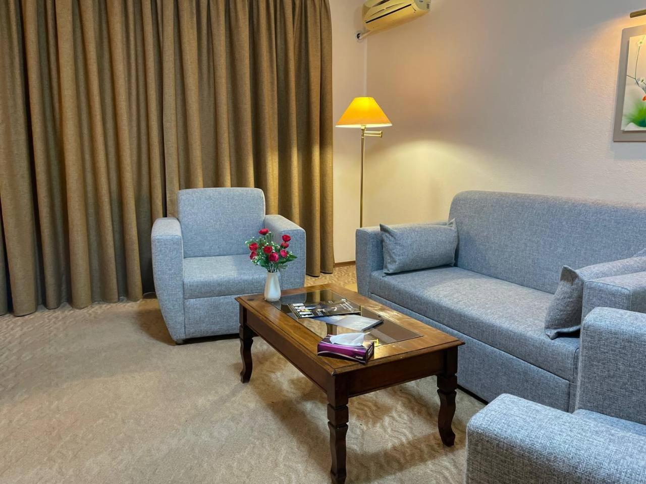 Tengri Hotel Atyrau Bagian luar foto