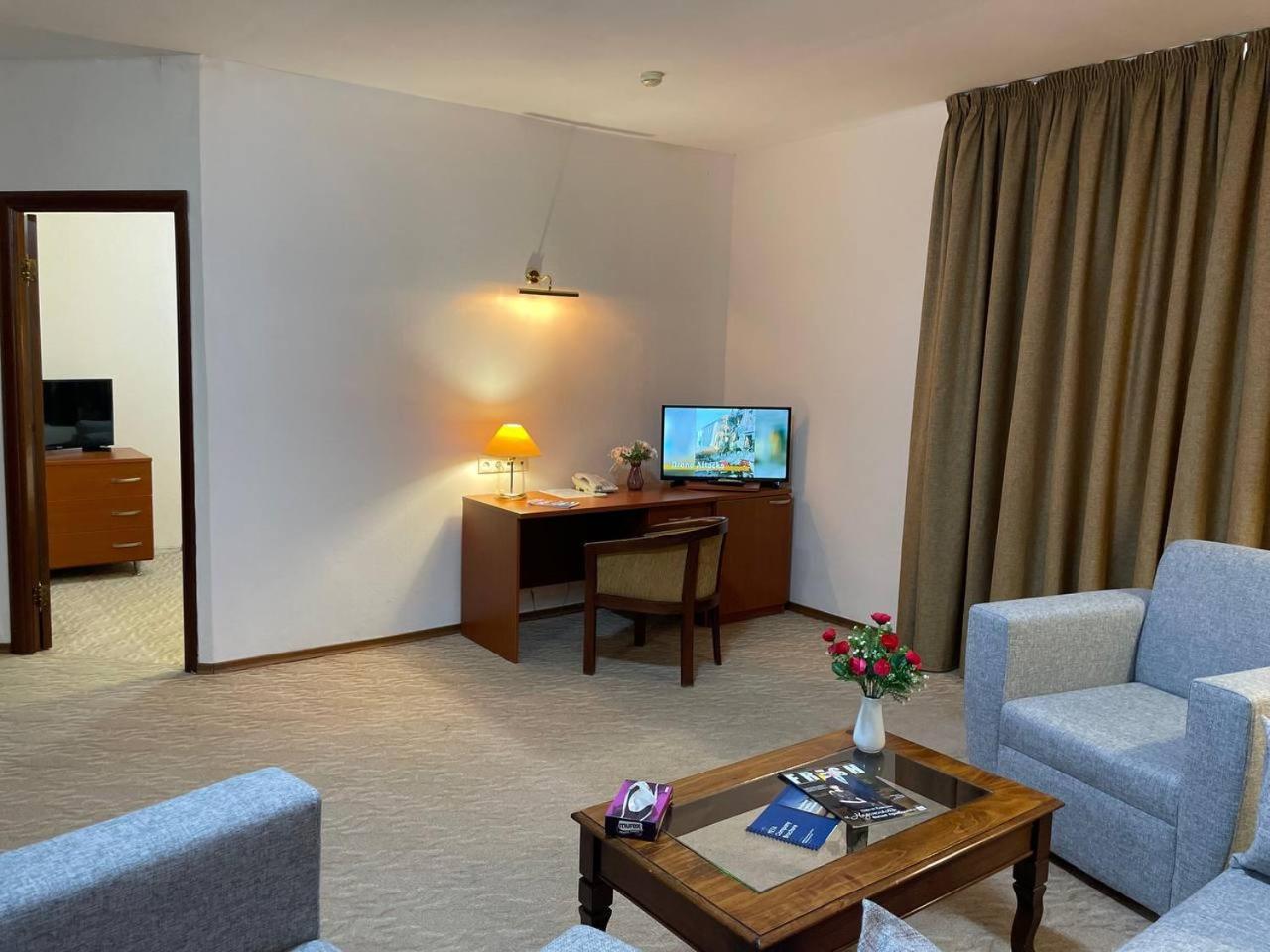 Tengri Hotel Atyrau Bagian luar foto