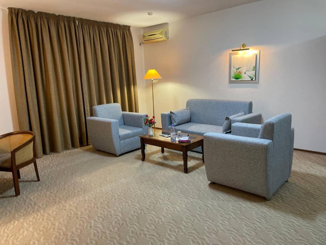 Tengri Hotel Atyrau Bagian luar foto