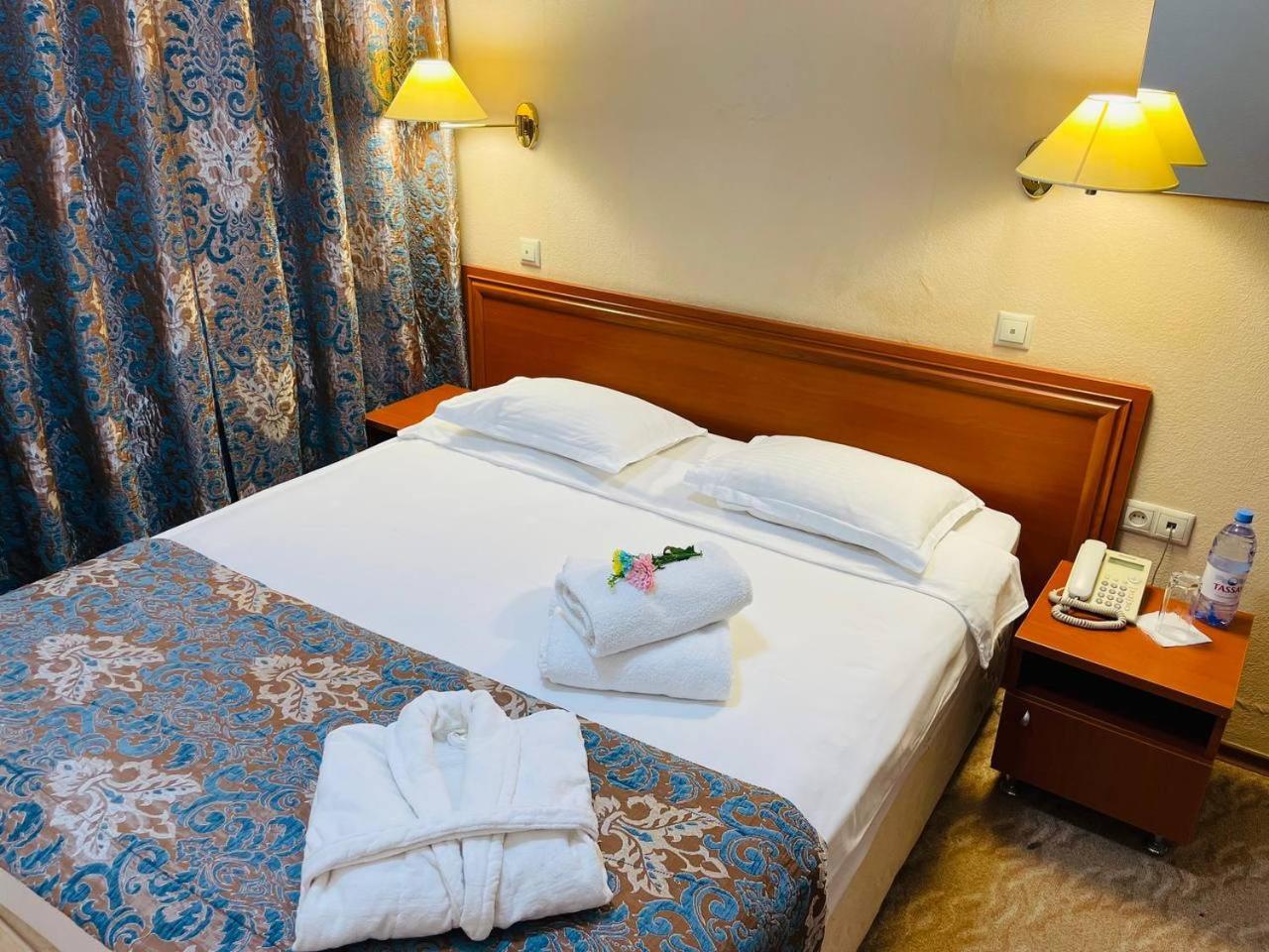 Tengri Hotel Atyrau Bagian luar foto