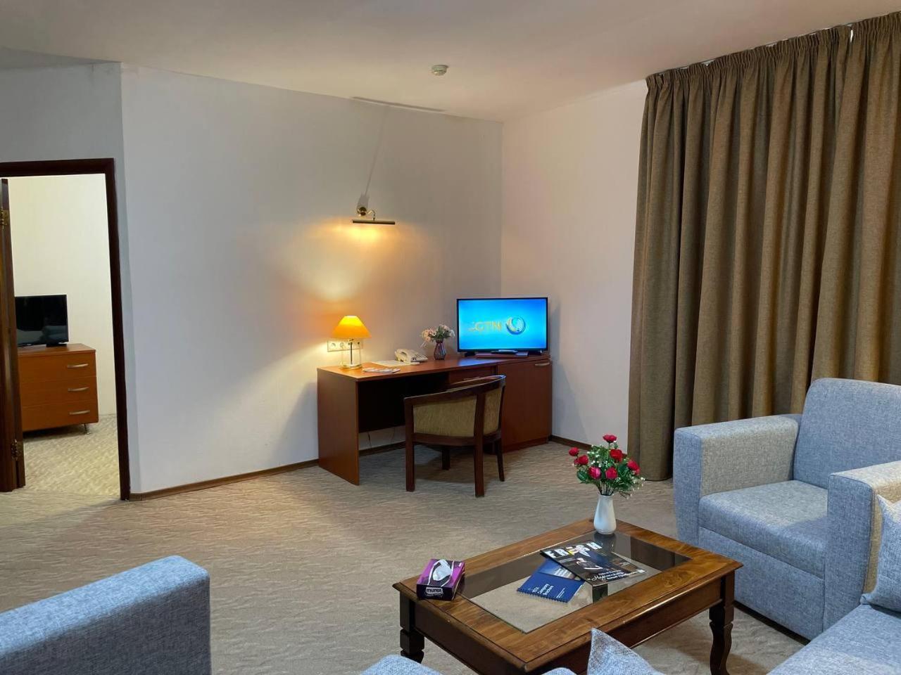 Tengri Hotel Atyrau Bagian luar foto