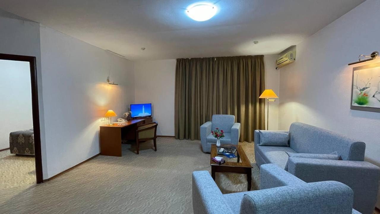 Tengri Hotel Atyrau Bagian luar foto