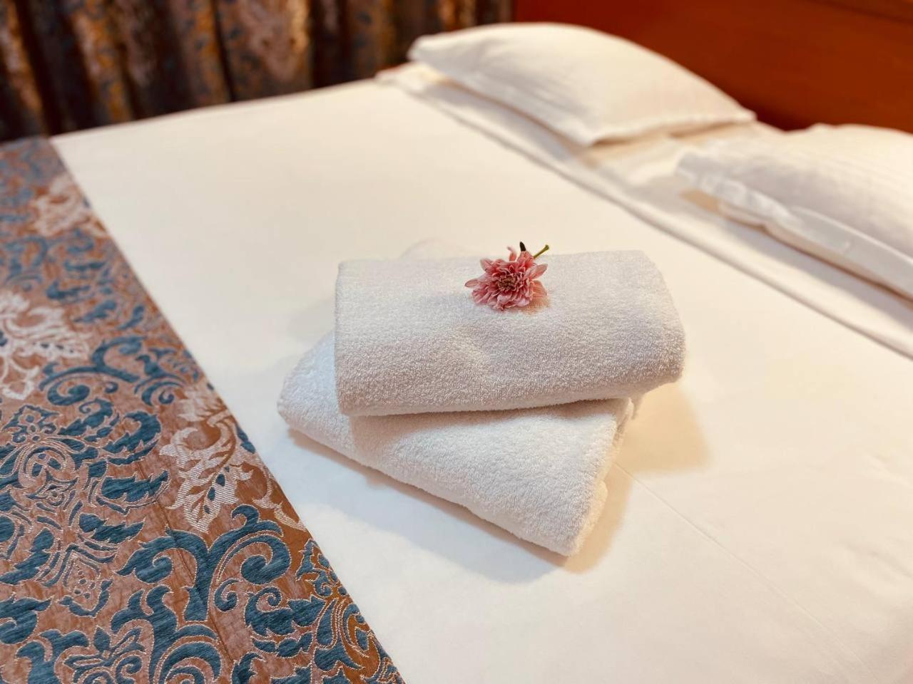 Tengri Hotel Atyrau Bagian luar foto