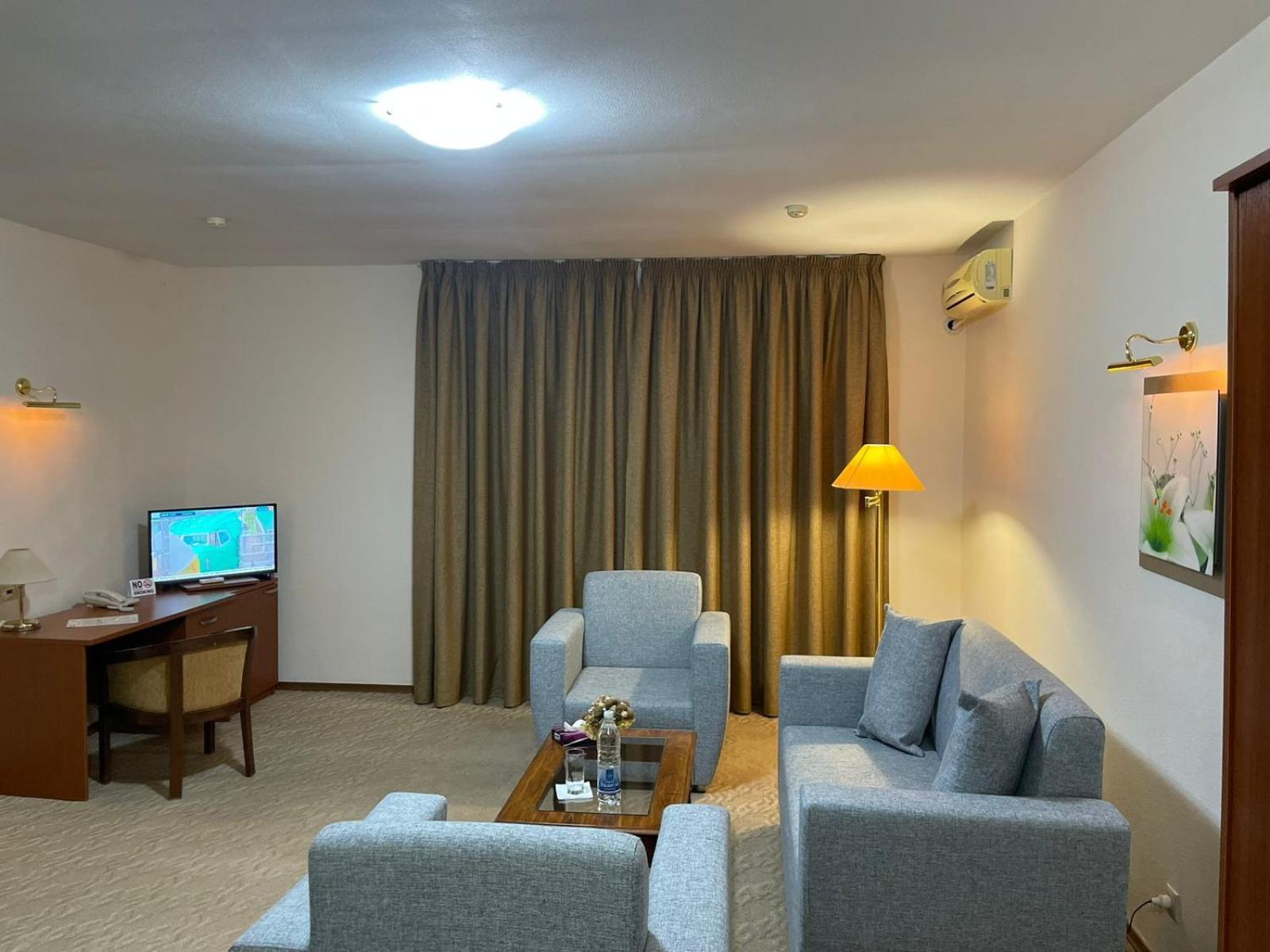 Tengri Hotel Atyrau Bagian luar foto